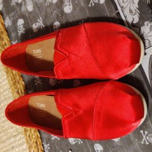 Toms youth shoes